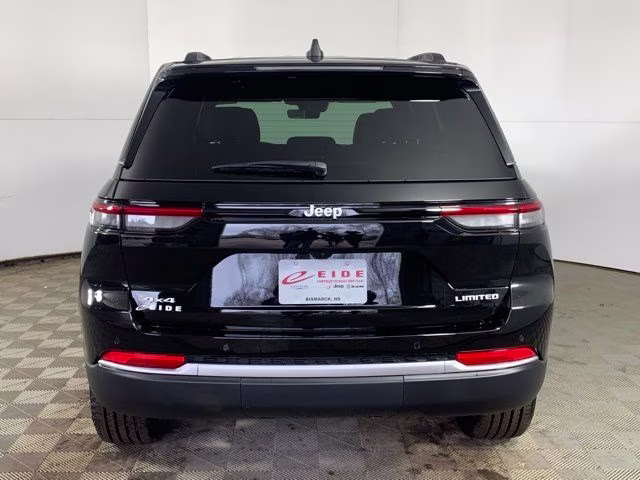 2026 Diamond Black Crystal Pearlcoat Jeep Grand Cherokee Limited 4X4 SUV