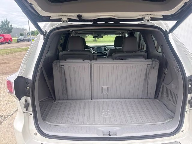 2016 White Toyota Highlander Limited AWD SUV