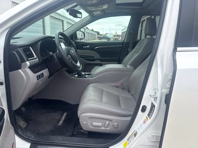 2016 White Toyota Highlander Limited AWD SUV