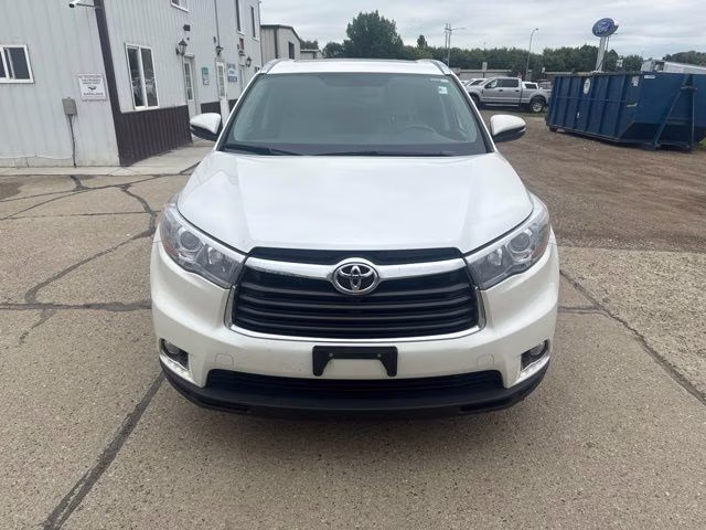 2016 White Toyota Highlander Limited AWD SUV