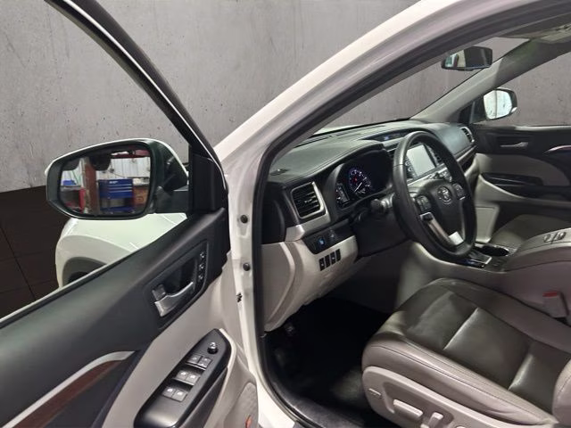 2016 Blizzard Pearl Toyota Highlander Limited AWD SUV