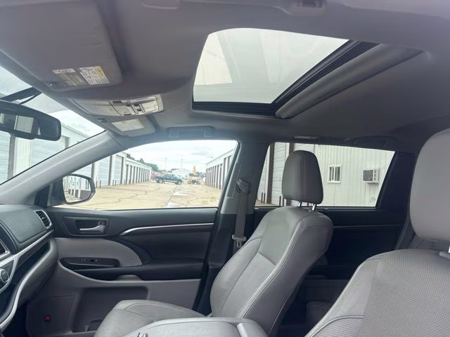 2016 White Toyota Highlander Limited AWD SUV