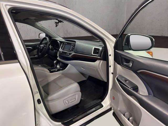 2016 Blizzard Pearl Toyota Highlander Limited AWD SUV
