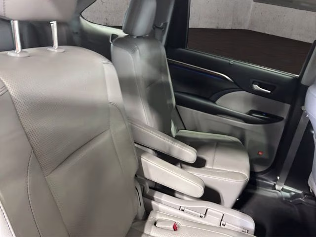 2016 Blizzard Pearl Toyota Highlander Limited AWD SUV