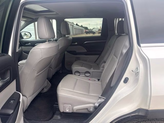 2016 White Toyota Highlander Limited AWD SUV