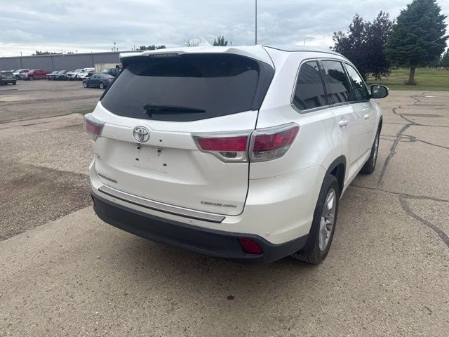 2016 White Toyota Highlander Limited AWD SUV
