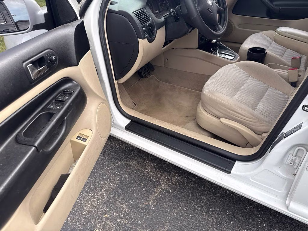 2005 White Volkswagen Golf GLS FWD Hatchback
