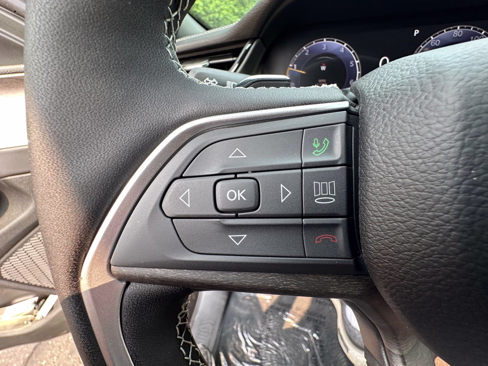 2026 Diamond Black Crystal Pearlcoat Jeep Grand Cherokee Limited 4X4 SUV