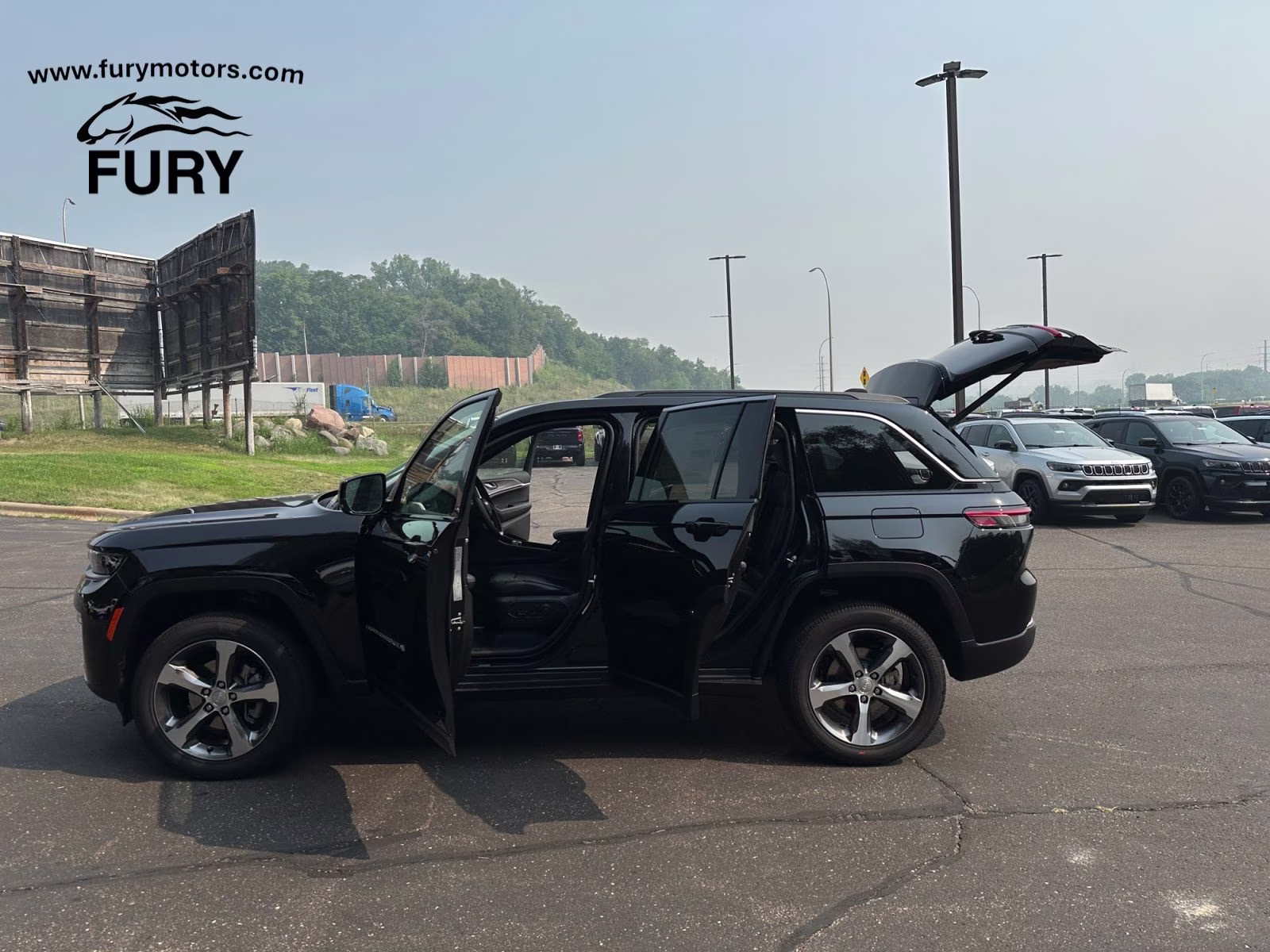 2026 Diamond Black Crystal Pearlcoat Jeep Grand Cherokee Limited 4X4 SUV