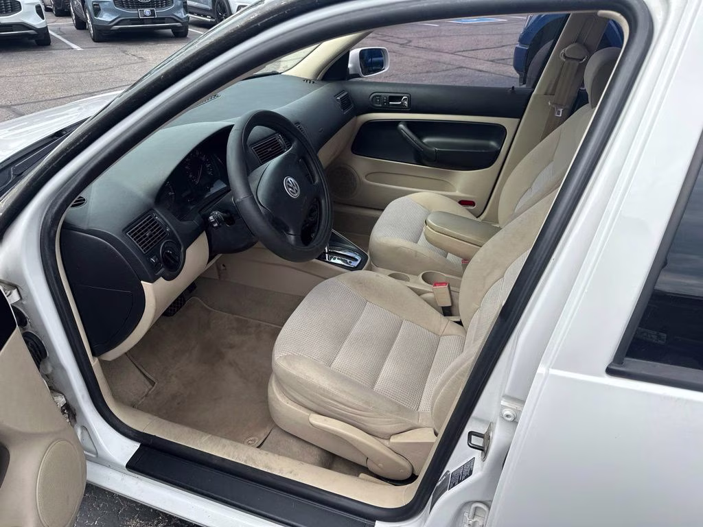 2005 White Volkswagen Golf GLS FWD Hatchback