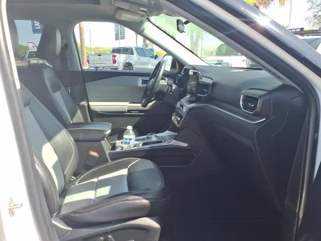 2023 White Metallic Ford Explorer XLT RWD SUV