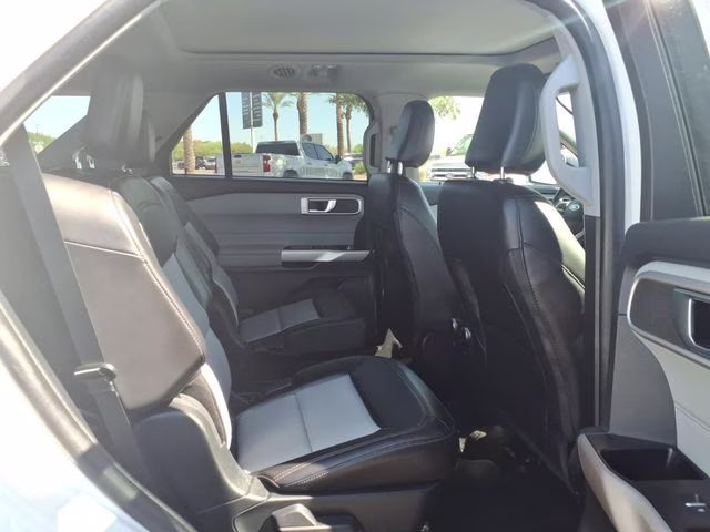 2023 White Metallic Ford Explorer XLT RWD SUV