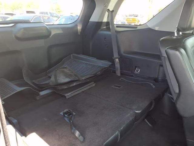 2023 White Metallic Ford Explorer XLT RWD SUV