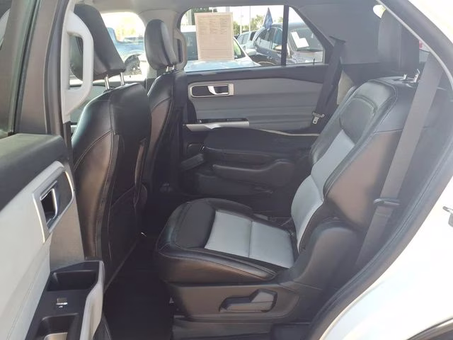 2023 White Metallic Ford Explorer XLT RWD SUV