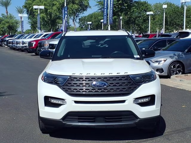 2023 White Metallic Ford Explorer XLT RWD SUV
