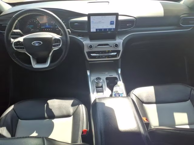 2023 White Metallic Ford Explorer XLT RWD SUV