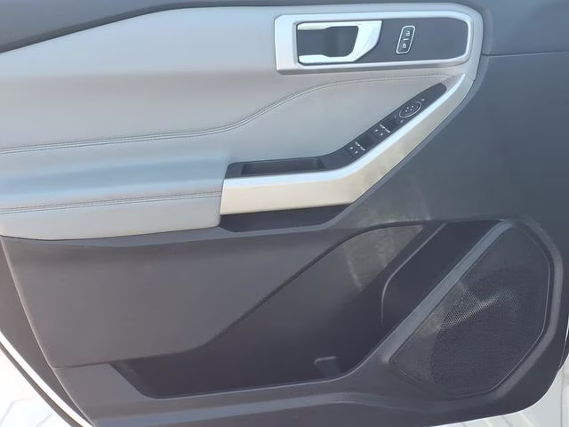 2023 White Metallic Ford Explorer XLT RWD SUV