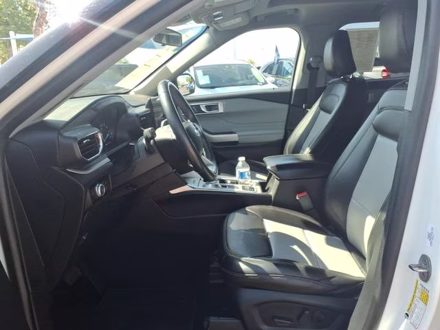 2023 White Metallic Ford Explorer XLT RWD SUV