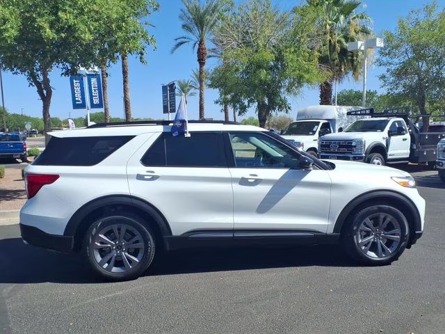 2023 White Metallic Ford Explorer XLT RWD SUV