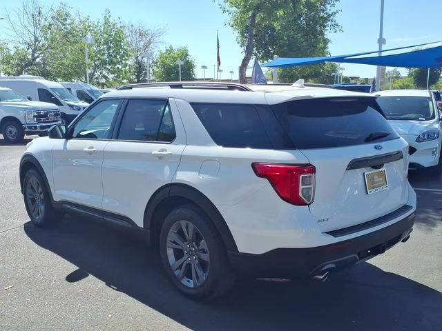 2023 White Metallic Ford Explorer XLT RWD SUV