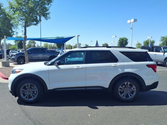 2023 White Metallic Ford Explorer XLT RWD SUV