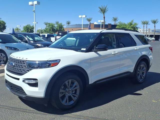 2023 White Metallic Ford Explorer XLT RWD SUV