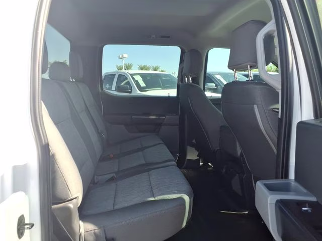 2023 Oxford White Ford F-150 XL 4X4 Truck