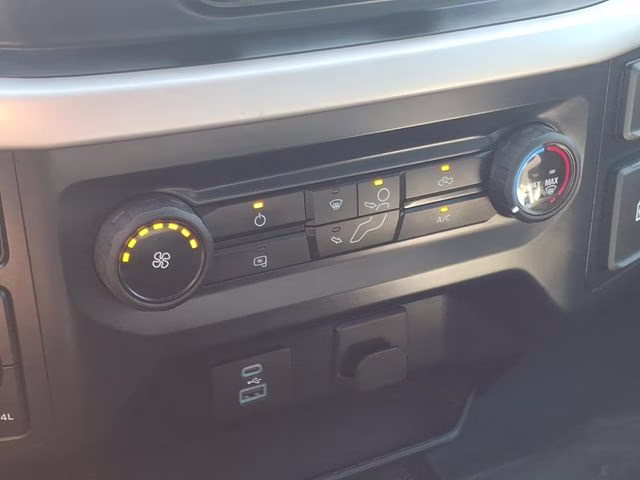 2023 Oxford White Ford F-150 XL 4X4 Truck