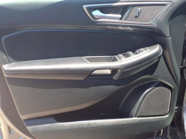 2022 Carbonized Gray Metallic Ford Edge SE AWD SUV