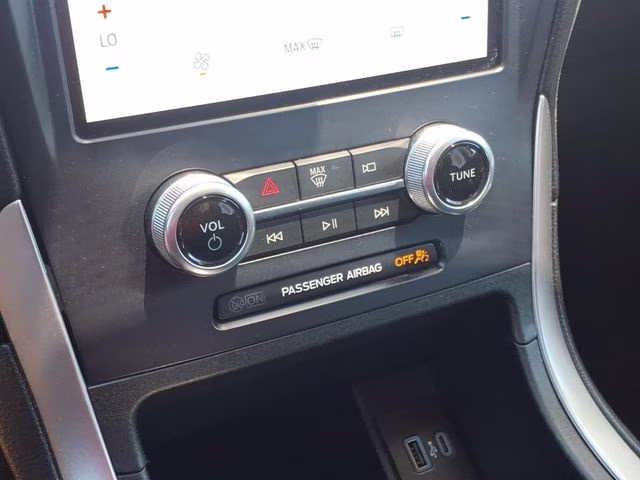 2022 Carbonized Gray Metallic Ford Edge SE AWD SUV