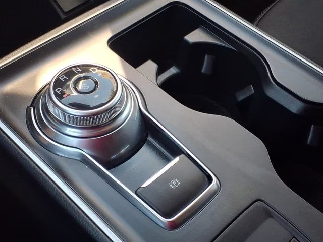 2022 Carbonized Gray Metallic Ford Edge SE AWD SUV