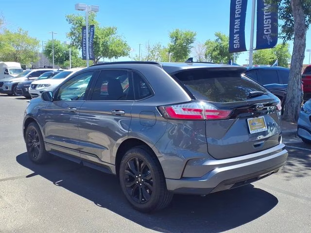 2022 Carbonized Gray Metallic Ford Edge SE AWD SUV
