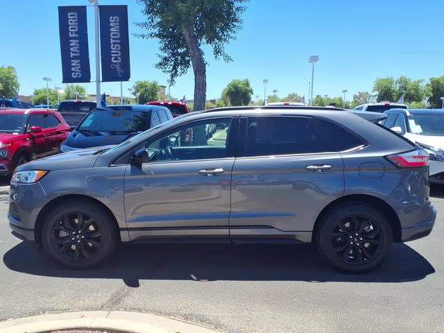 2022 Carbonized Gray Metallic Ford Edge SE AWD SUV