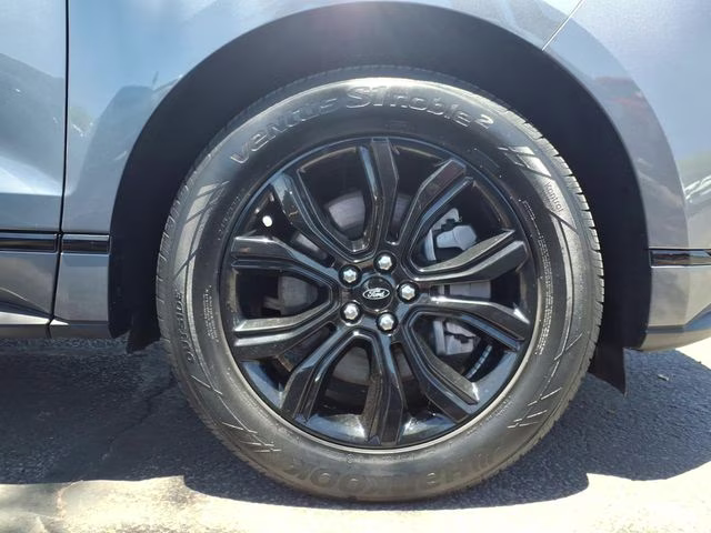 2022 Carbonized Gray Metallic Ford Edge SE AWD SUV