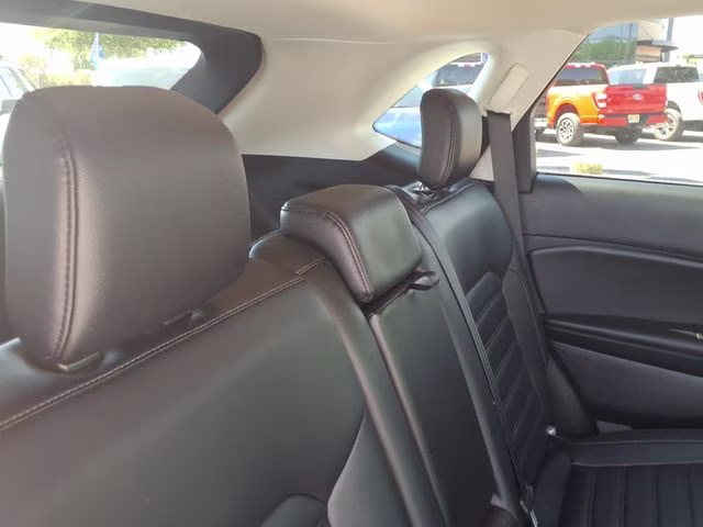 2023 White Metallic Ford Edge SEL AWD SUV