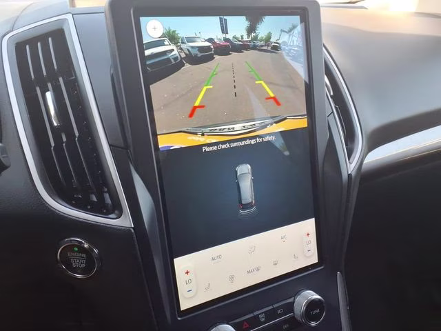2023 White Metallic Ford Edge SEL AWD SUV