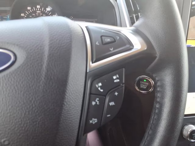 2023 White Metallic Ford Edge SEL AWD SUV