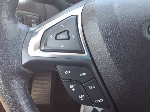 2023 White Metallic Ford Edge SEL AWD SUV