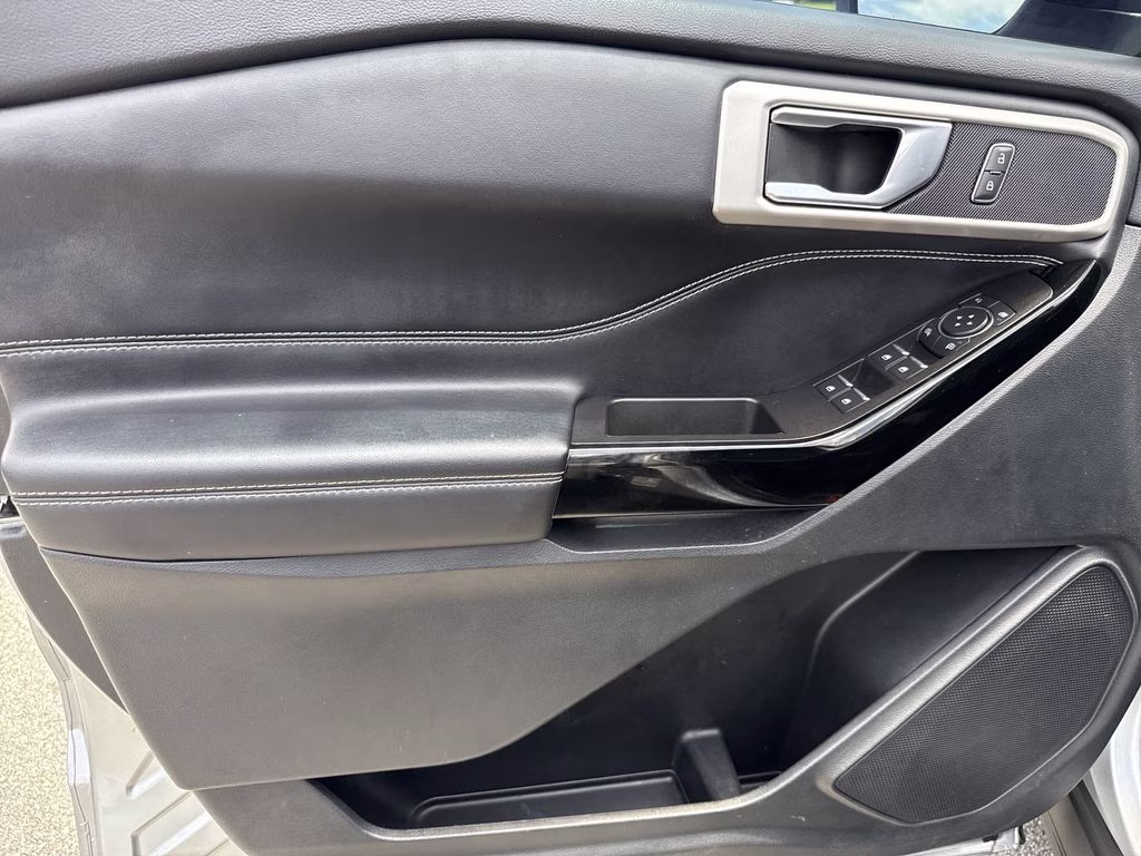 2022 Iconic Silver Metallic Ford Explorer ST RWD SUV