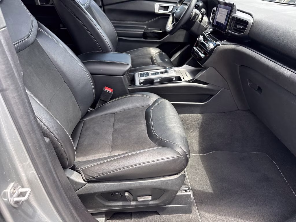 2022 Iconic Silver Metallic Ford Explorer ST RWD SUV