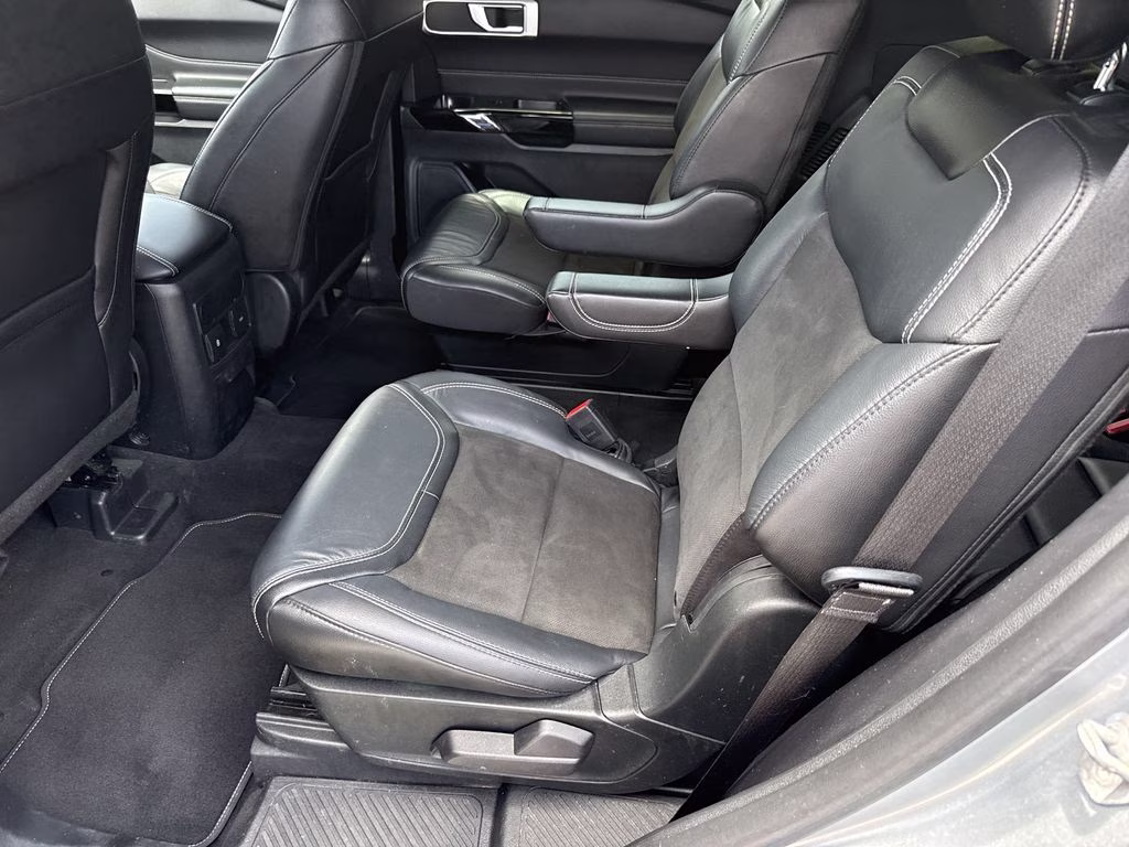 2022 Iconic Silver Metallic Ford Explorer ST RWD SUV