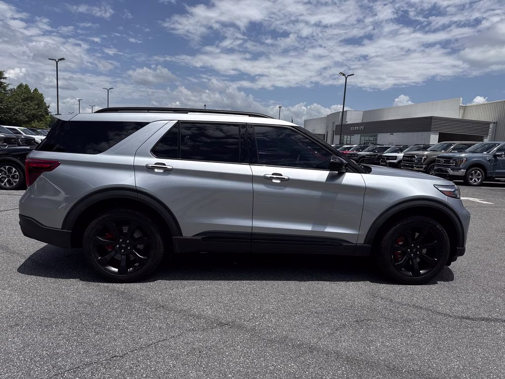 2022 Iconic Silver Metallic Ford Explorer ST RWD SUV