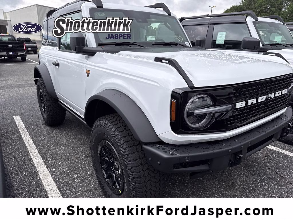 2026 Oxford White Ford Bronco Badlands 4X4 SUV