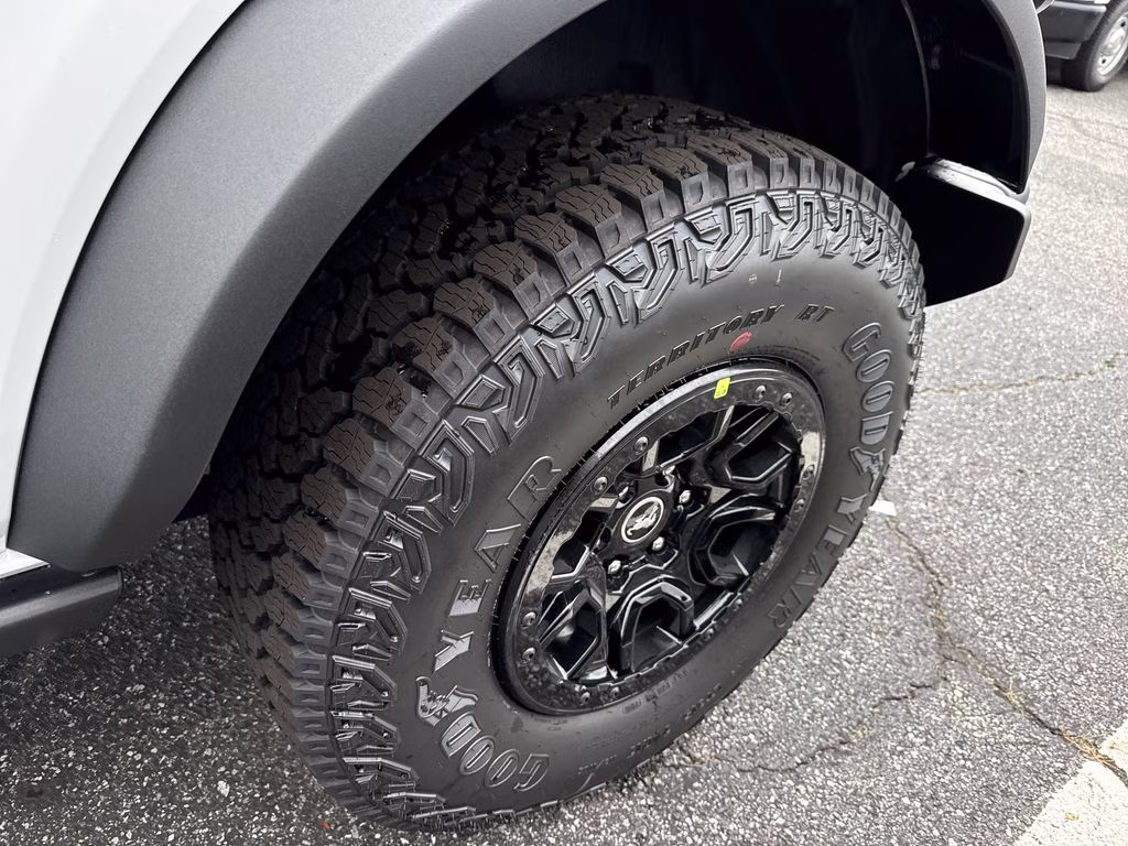 2026 Oxford White Ford Bronco Badlands 4X4 SUV