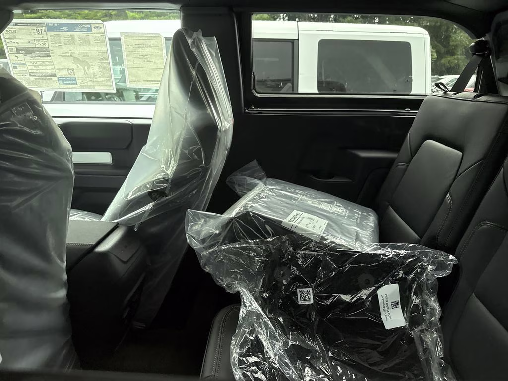 2026 Oxford White Ford Bronco Badlands 4X4 SUV