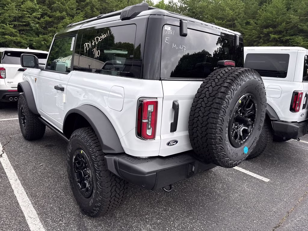 2026 Oxford White Ford Bronco Badlands 4X4 SUV