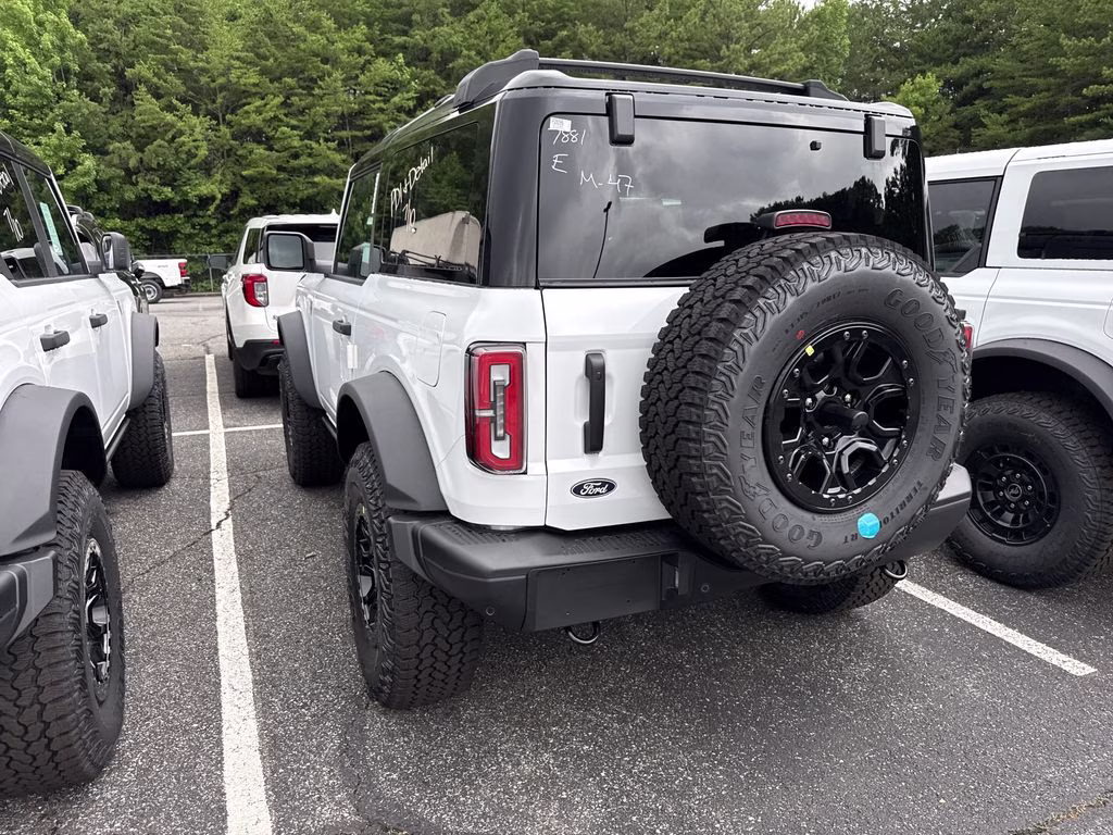 2026 Oxford White Ford Bronco Badlands 4X4 SUV