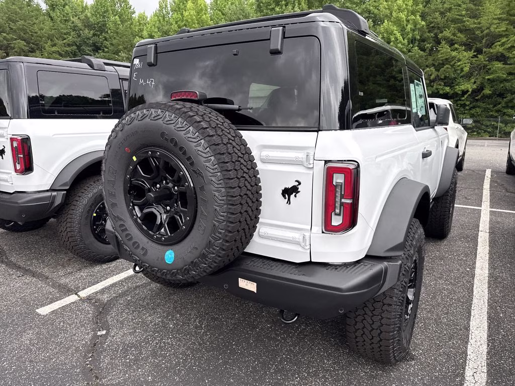 2026 Oxford White Ford Bronco Badlands 4X4 SUV