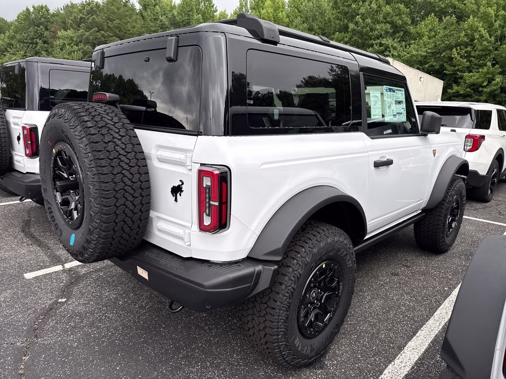 2026 Oxford White Ford Bronco Badlands 4X4 SUV