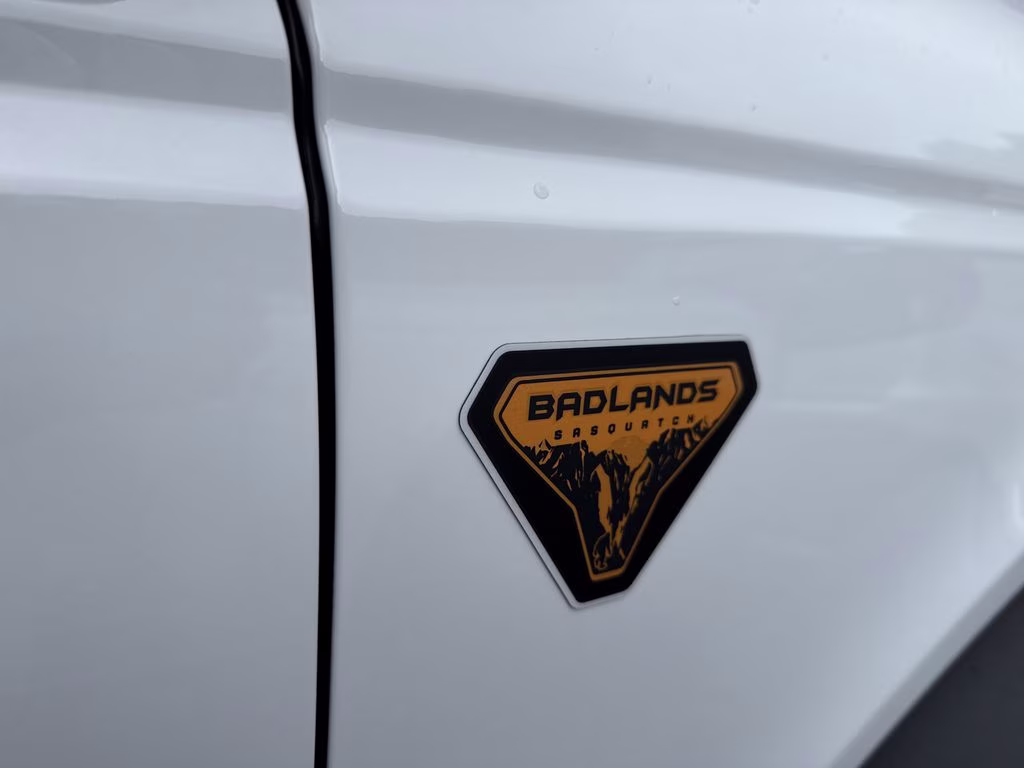 2026 Oxford White Ford Bronco Badlands 4X4 SUV